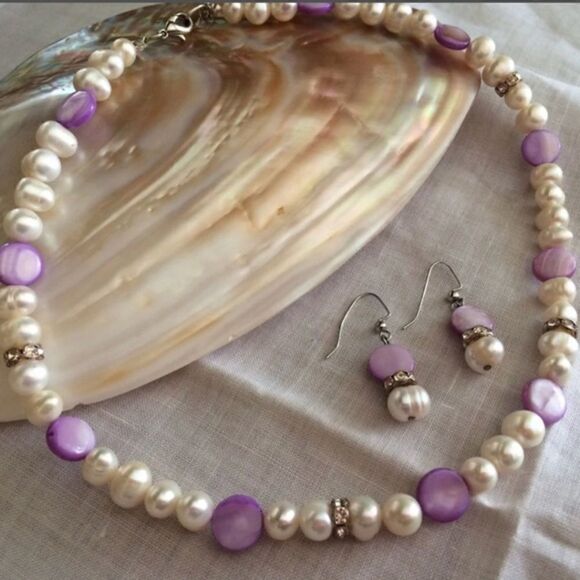 pearl WHITE/PURPLE NECKLACE AND EARRINGS SET WITH SILVER CRYSTAL BEADS - Picture 1 of 5